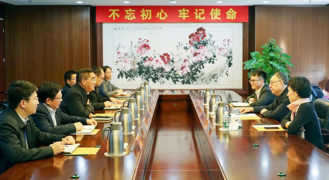 姜仁鋒會見中國國新黨委委員、總會計師劉學詩 